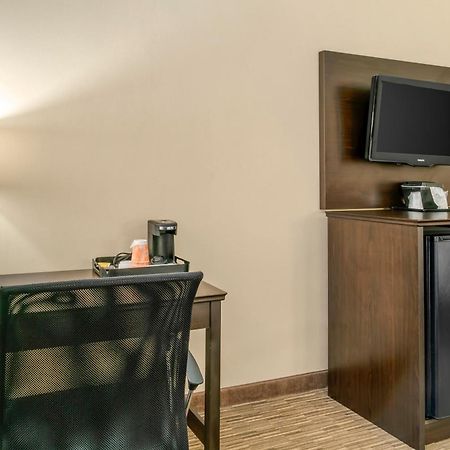 Quality Inn & Suites Monroe Exterior photo