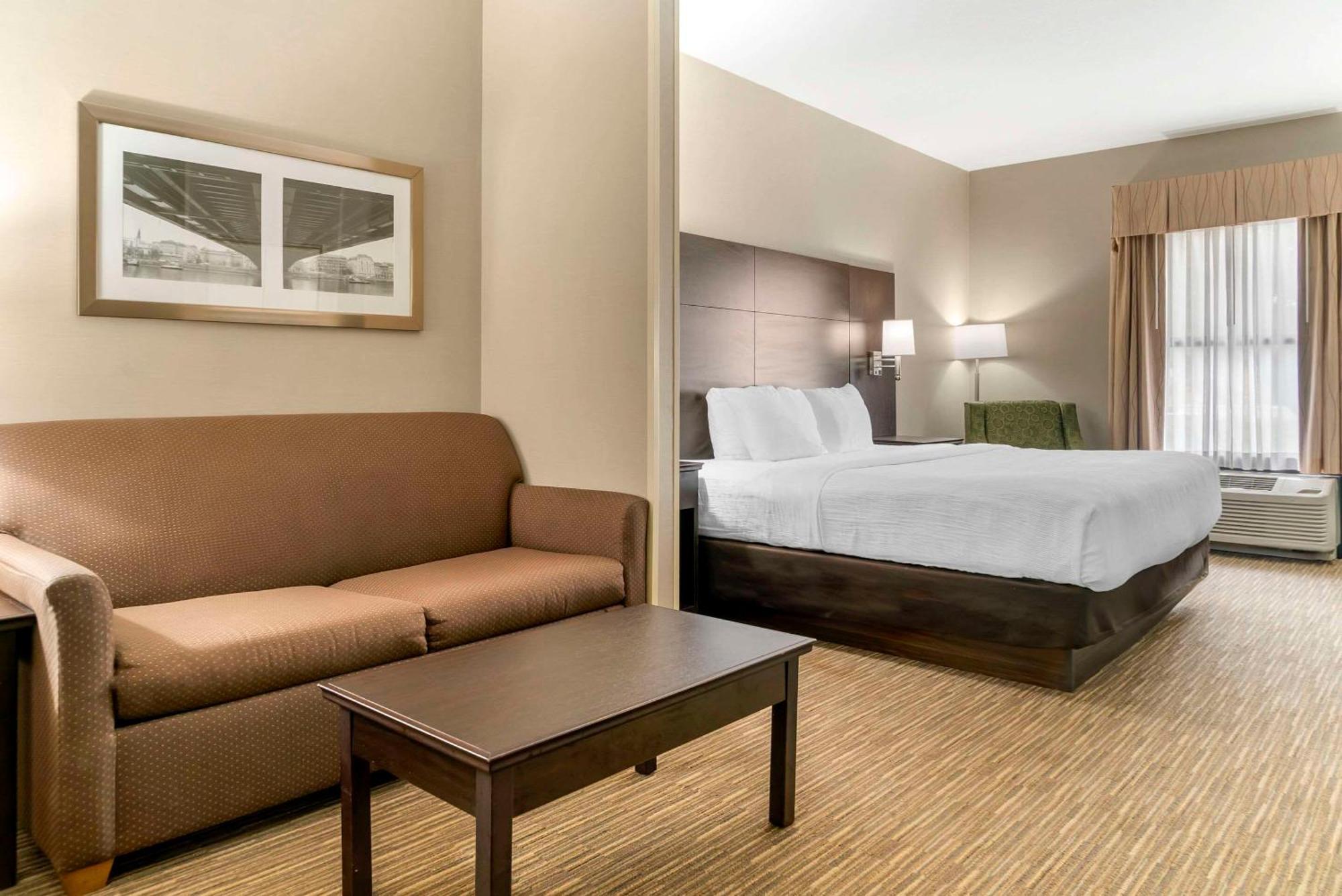 Quality Inn & Suites Monroe Exterior photo
