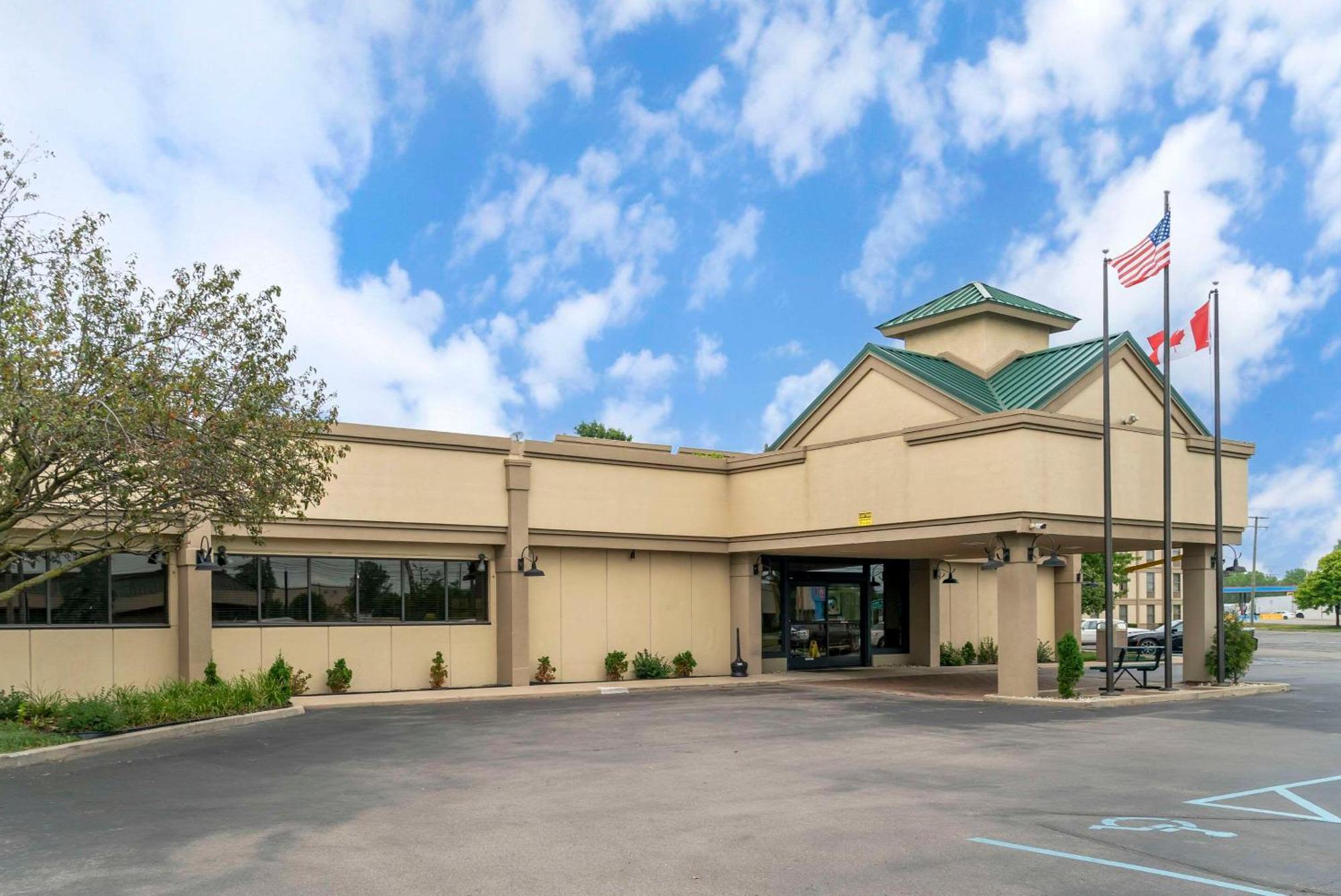Quality Inn & Suites Monroe Exterior photo
